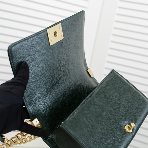 シャネルバッグ着用イメージ